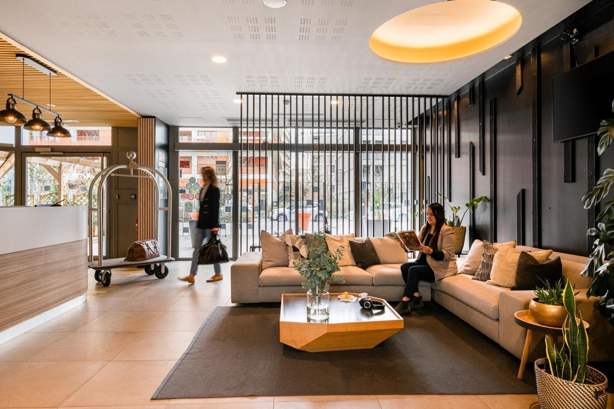 Aparthotel Q7 7 4*