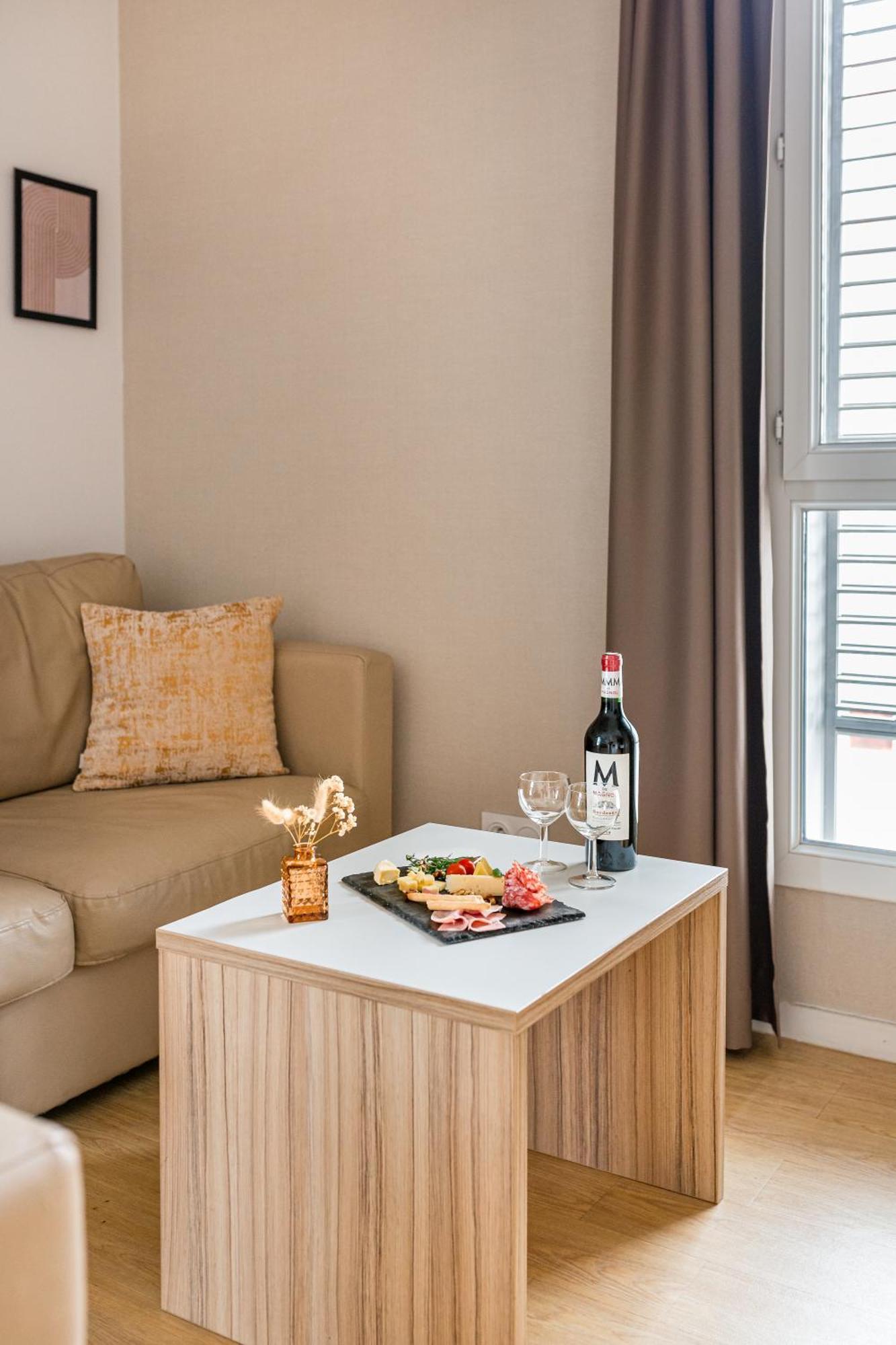 Q7 7 Aparthotel