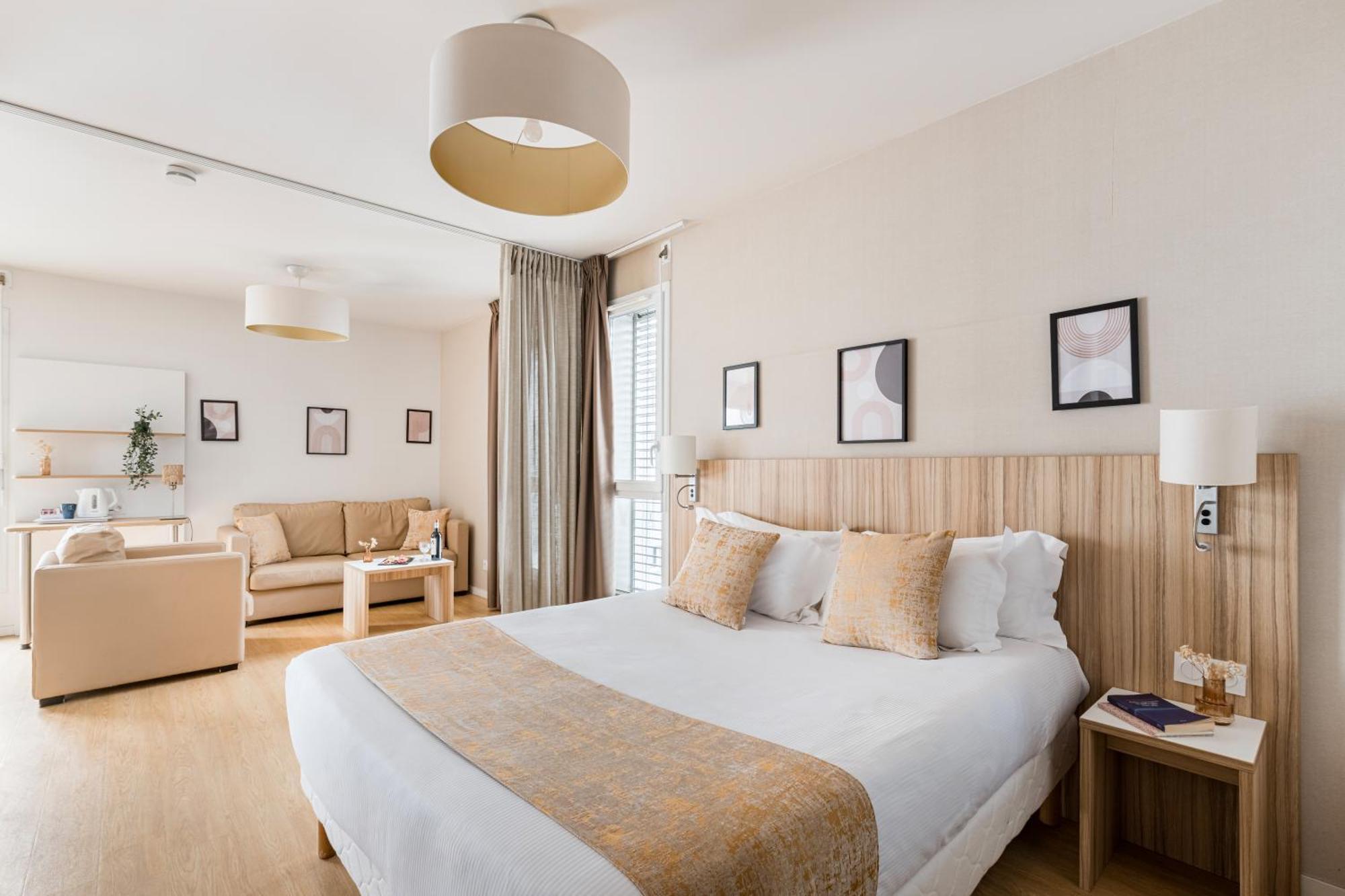 Q7 7 Aparthotel 4*