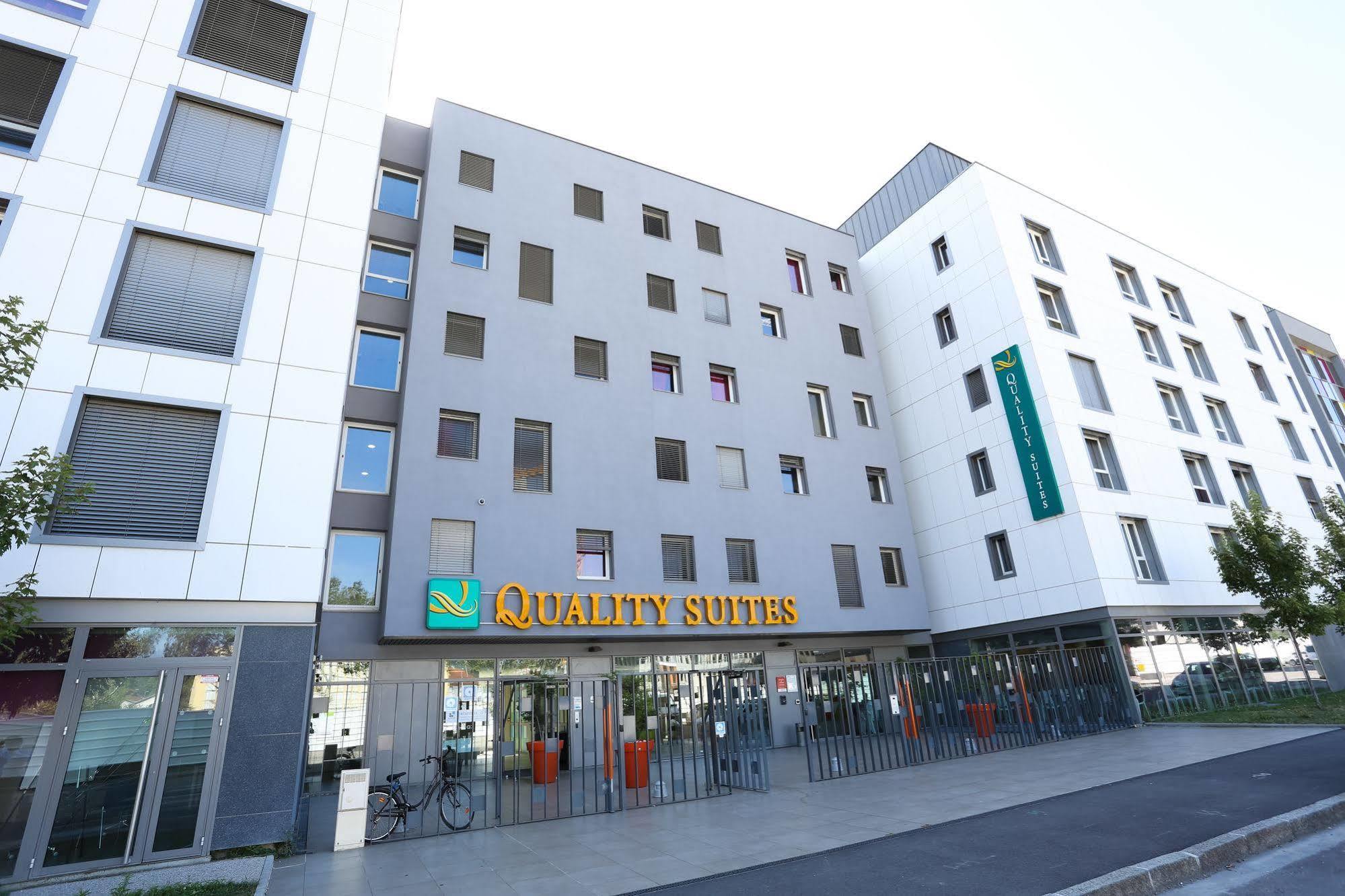 服装Q7 7 Aparthotel 4*